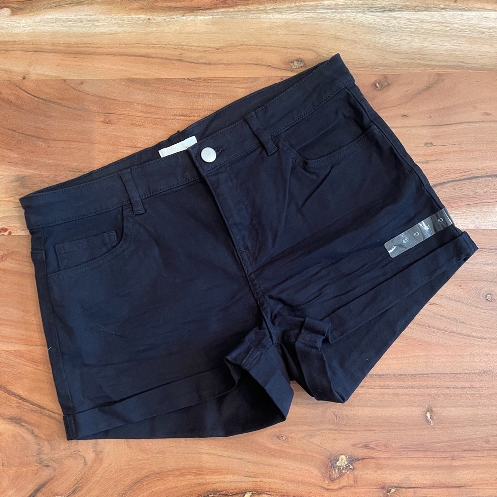 NWT H&M High-waisted Black Shorts